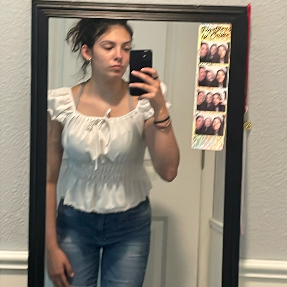 Puffy weird material short sleeeve top